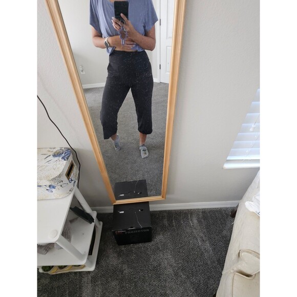 Capri Lululemon pants - Picture 7 of 8